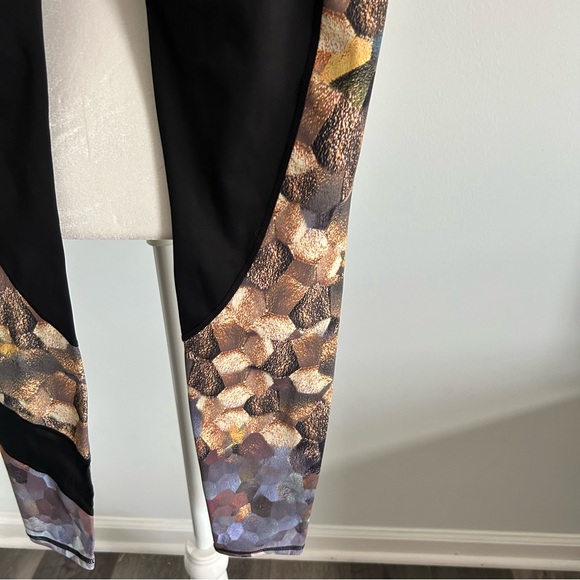 Athleta Asym Mesh Sonar Honeycomb Print Leggings - Size S - Picture 8 of 12